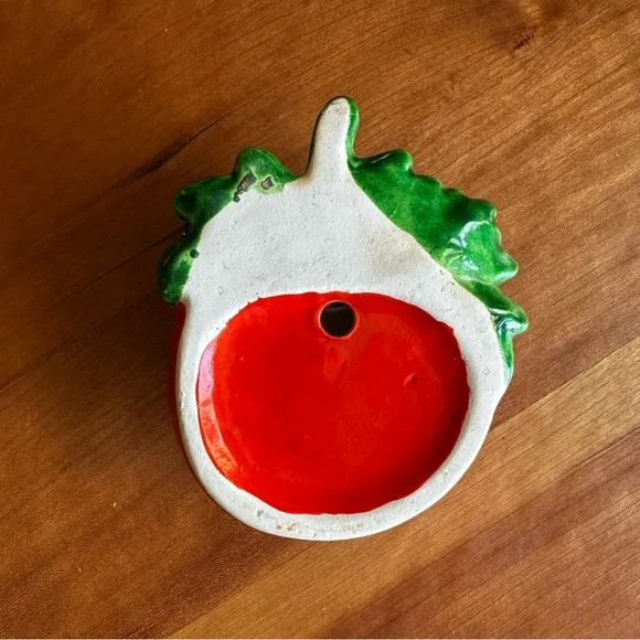 Vintage kitschy ceramic red tomato decorative wall pocket/vase. - Picture 3 of 3